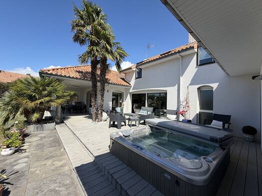 Maison à vendre 1 185 000 € 8 pièces 5 chambres 220 m² 1 340 m² de terrain Le Guézy La Baule-Escoublac 44500