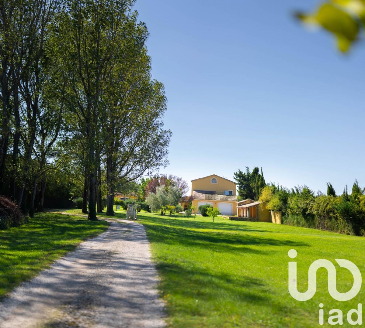 Maison à vendre, 385m², ENTRAIGUES SUR LA SORGUE