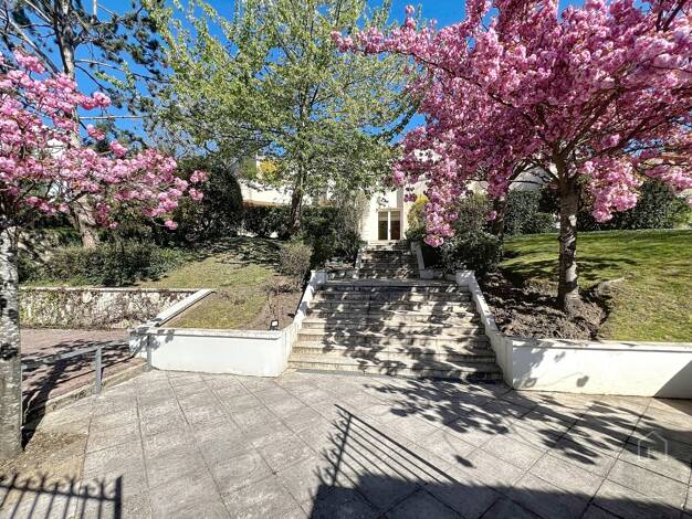 Appartement à louer - Neuf 3 900 € 5 pièces 3 chambres 130 m² RDC/2 Montretout Saint-Cloud 92210