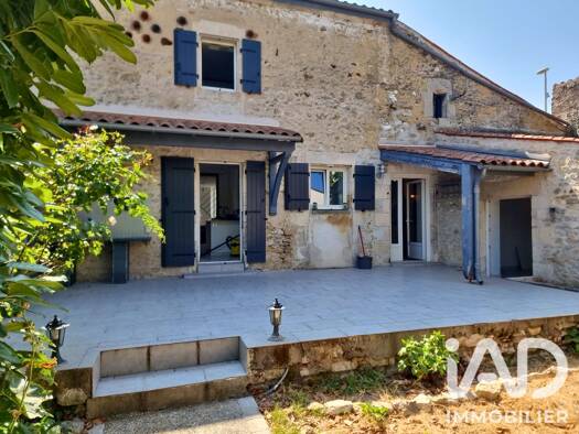 Maison à vendre 349 000 € 7 pièces 4 chambres 157 m² 313 m² de terrain Breuil-Magné 17870