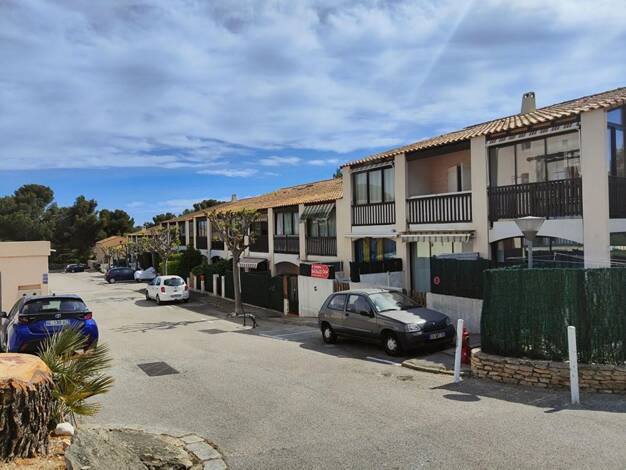 Appartement à louer 692 € 1 pièce 21,6 m² Dernier étage, Étage 1/1 Sud Ouest Bandol 83150