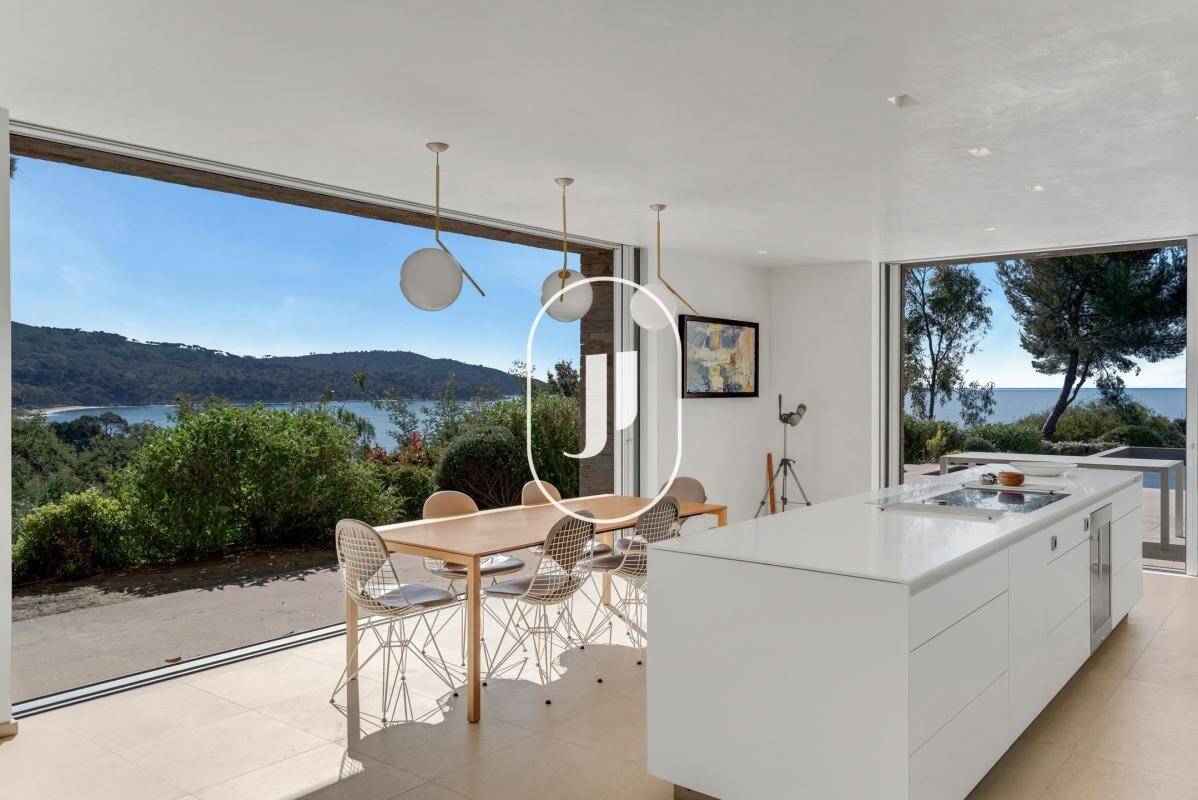 Maison à vendre, 300m², LA CROIX VALMER