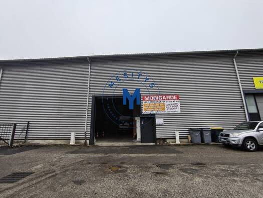 Local d'activités à vendre 290 000 € 462 m² d'espace de stockage Fraisses 42490