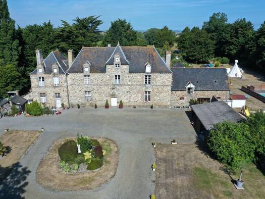 Château à vendre 2 800 000 € 20 pièces 12 chambres 1 500 m² 40 023 m² de terrain Cherrueix 35120