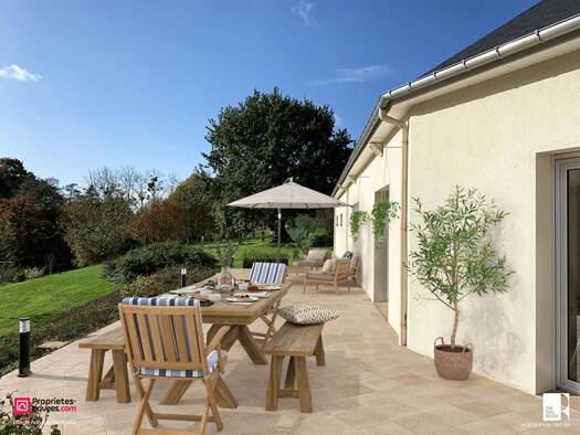 Maison de plain-pied à vendre 467 000 € 5 pièces 4 chambres 170 m² 4 946 m² de terrain Haute Ville Fougères 35300