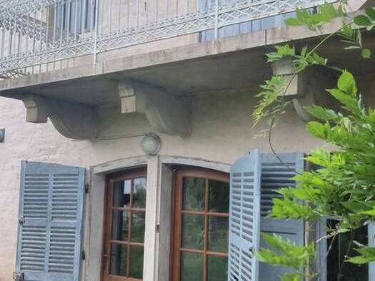 Demeure à vendre 232 000 € 6 pièces 3 chambres 234 m² 6 125 m² de terrain Uchizy 71700