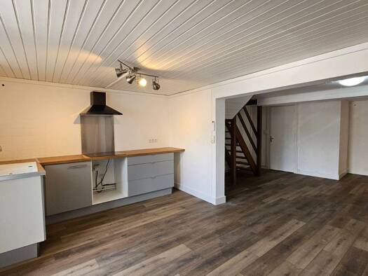 Maison à louer 950 € 3 pièces 2 chambres 66,6 m² 400 m² de terrain Saintes 17100