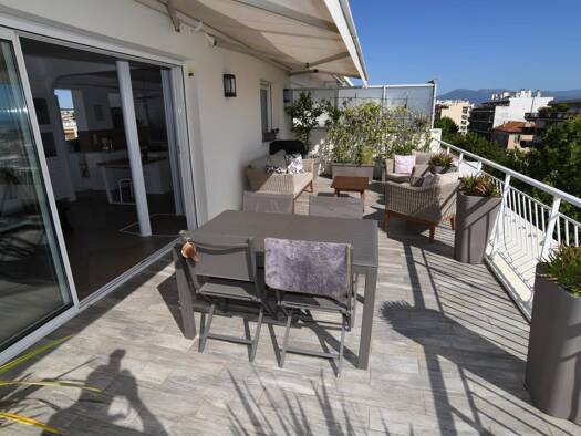 Appartement à vendre - Première occupation 1 230 000 € 4 pièces 102 m² Étage 7/7 Antibes 06600