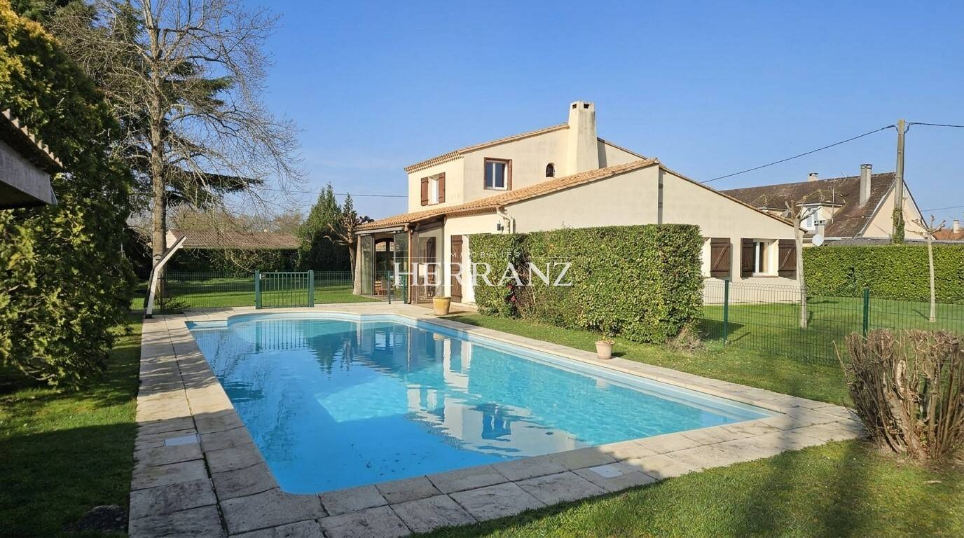 Maison à vendre, 190m², SAINT MEDARD DE GUIZIERES