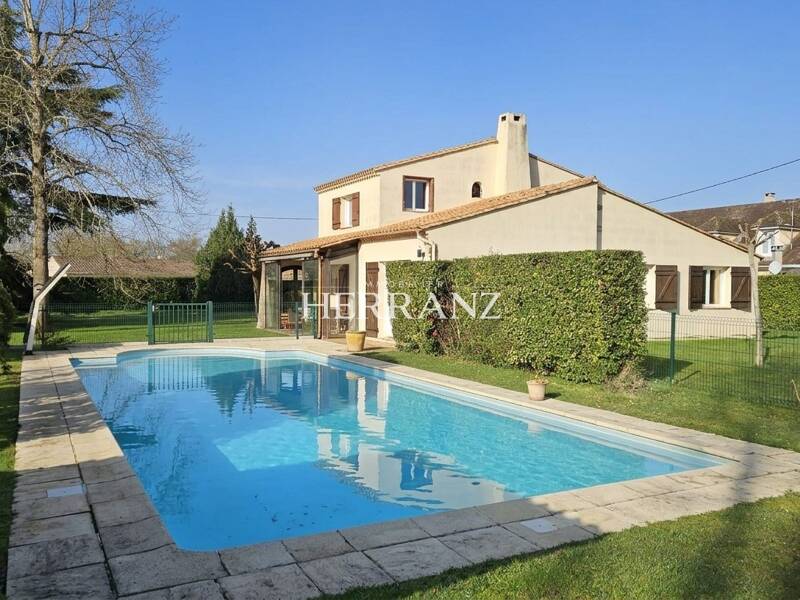 Maison à vendre, 190m², SAINT MEDARD DE GUIZIERES