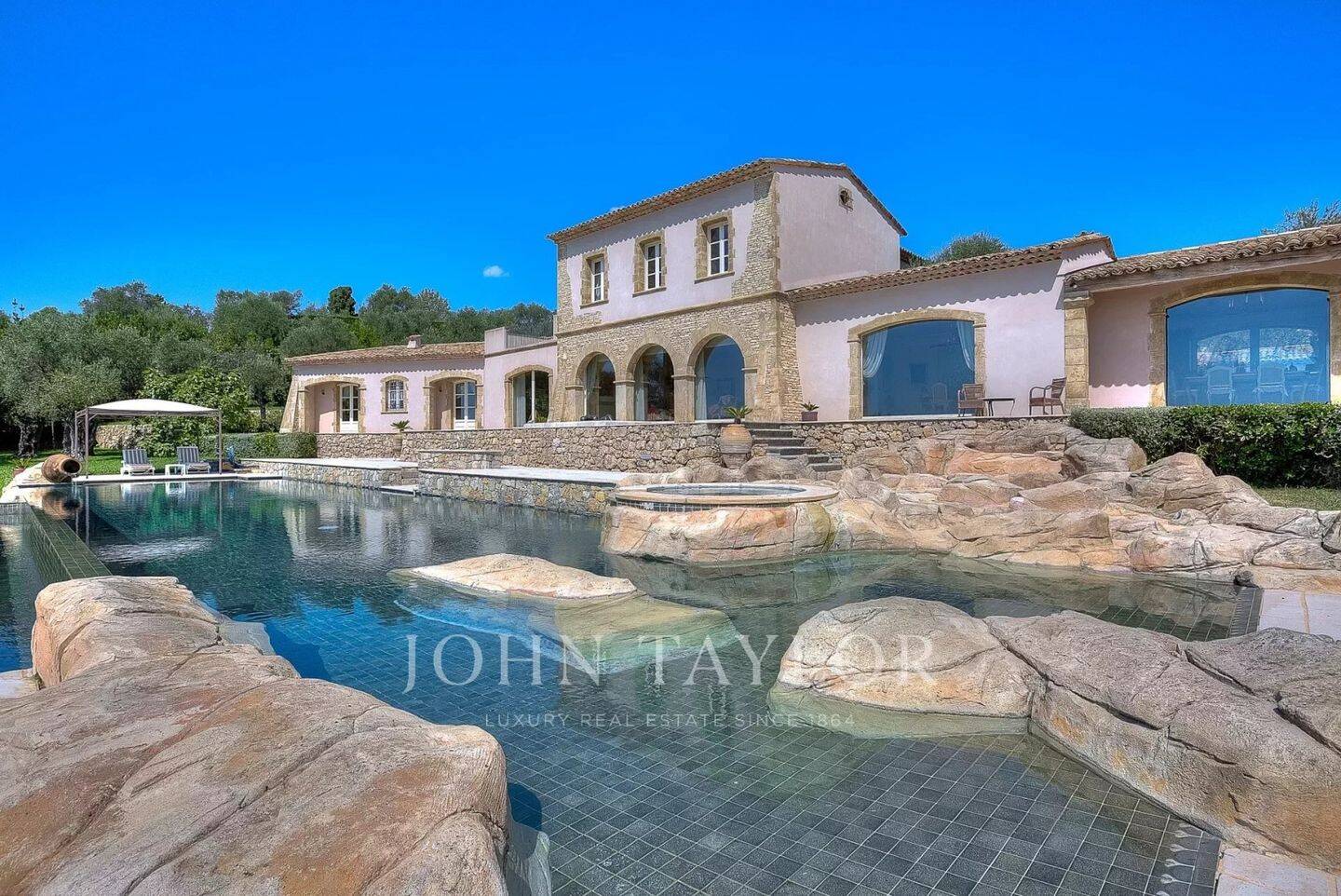 Maison à vendre, 577m², CHATEAUNEUF DE GRASSE