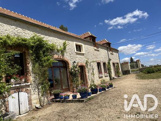 Maison à vendre 399 000 € 7 pièces 3 chambres 213 m² 5 146 m² de terrain Laval-en-Brie 77148