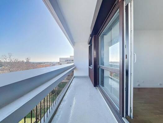 Appartement à vendre 158 000 € 3 pièces 2 chambres 65 m² Étage 5/5 Champtier du Coq Évry-Courcouronnes 91000