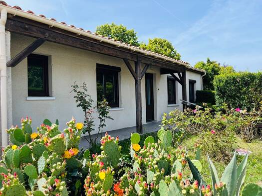 Maison de plain-pied à vendre 249 000 € 4 pièces 3 chambres 88 m² 464 m² de terrain Les Couëts Est Bouguenais 44340