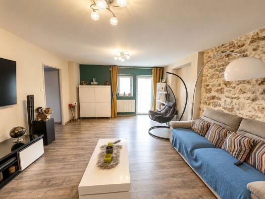 Maison à vendre 199 500 € 6 pièces 3 chambres 161 m² 49 m² de terrain Druillat 01160