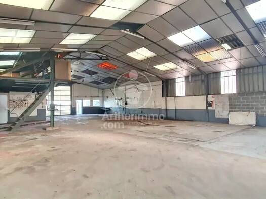 Local d'activités à vendre 535 000 € 610 m² d'espace de stockage Fontenelle Déville-lès-Rouen 76250