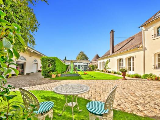 Maison à vendre 5 500 000 € 14 pièces 10 chambres 867 m² 1 380 m² de terrain Les Residences Noisy-le-Roi 78590