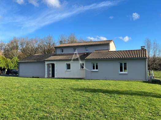 Maison à vendre 395 800 € 4 pièces 3 chambres 130 m² 4 400 m² de terrain Guitinières 17500