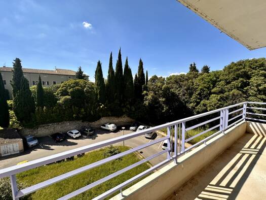 Appartement à louer 695 € 4 pièces 2 chambres 72,8 m² Étage 3/4 Pont-Saint-Esprit 30130