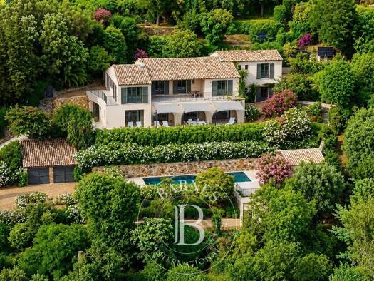 Maison à vendre 6 800 000 € 8 pièces 6 chambres 300 m² 8 120 m² de terrain Port de Saint-Tropez Saint-Tropez 83990