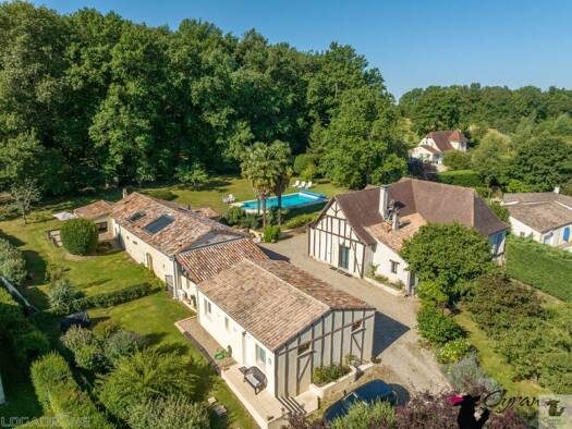 Villa à vendre 480 000 € 10 pièces 7 chambres 350 m² 9 000 m² de terrain St Germain et Mons 24520