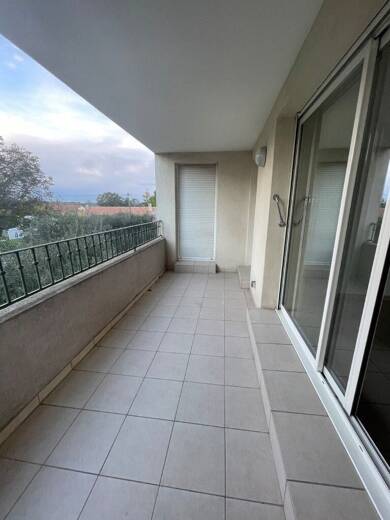 Appartement à louer 915 € 3 pièces 2 chambres 61,2 m² Étage 1/1 Peripherie Centre St Maximin la Ste Baume 83470