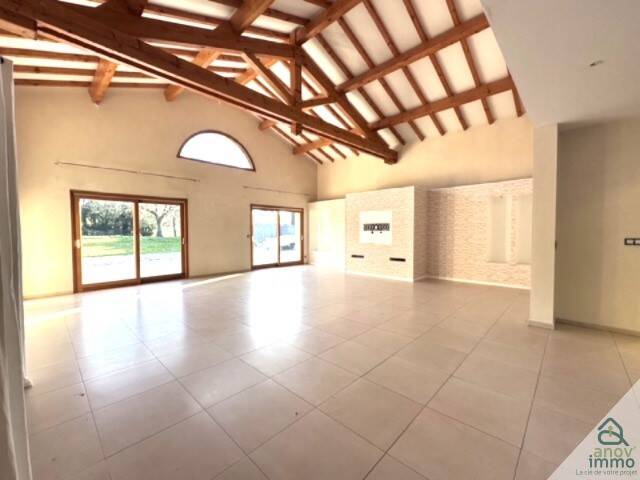 Maison à vendre, 337m², SAINT PIERRE DE CHANDIEU