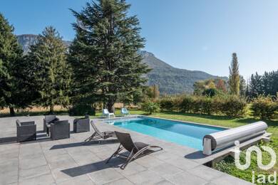 Maison à vendre 690 000 € 9 pièces 6 chambres 333 m² 4 534 m² de terrain La Buisse 38500