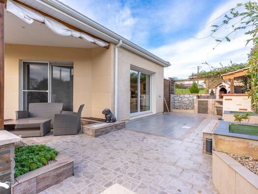 Maison de plain-pied à vendre 215 660 € 4 pièces 3 chambres 111 m² 2 000 m² de terrain Monbahus 47290