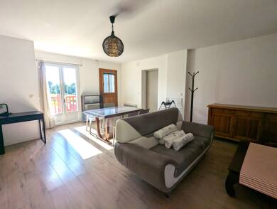 Appartement à louer 630 € 3 pièces 2 chambres 83 m² RDC Domezain Berraute 64120