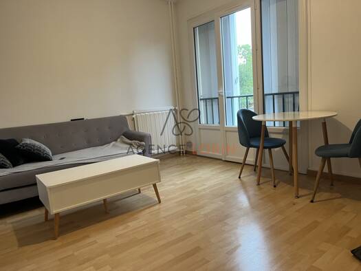 Appartement à louer 897 € 2 pièces 32 m² Étage 1/3 Chatou 78400
