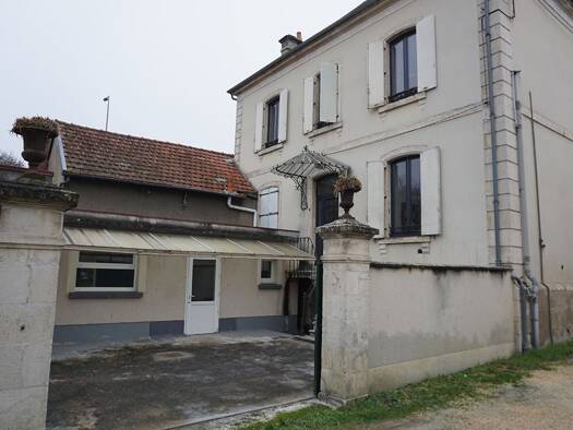 Maison à vendre 233 200 € 5 pièces 3 chambres 132 m² 363 m² de terrain Malitorne Saint-Doulchard 18230