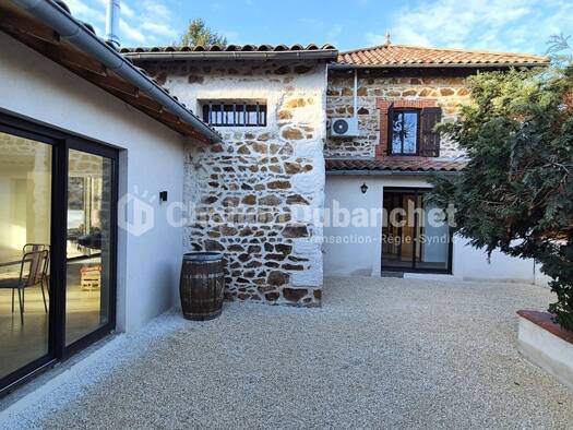 Maison à vendre 545 000 € 7 pièces 4 chambres 213 m² 13 230 m² de terrain Balbigny 42510