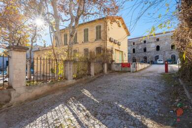 Espace bureau à vendre de 1.1M à 1.7M € 759 m² de bureaux Saint Louis Marseille 13015