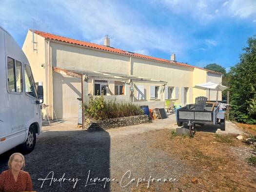 Maison à vendre 320 000 € 7 pièces 5 chambres 196 m² 1 675 m² de terrain Saint-Pierre-d'Amilly 17700
