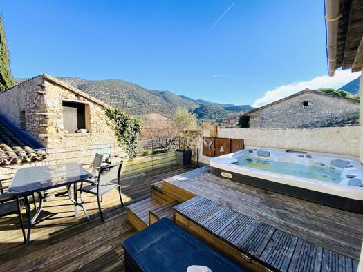 Maison à vendre 233 000 € 2 pièces 1 chambre 63 m² Malaucène 84340