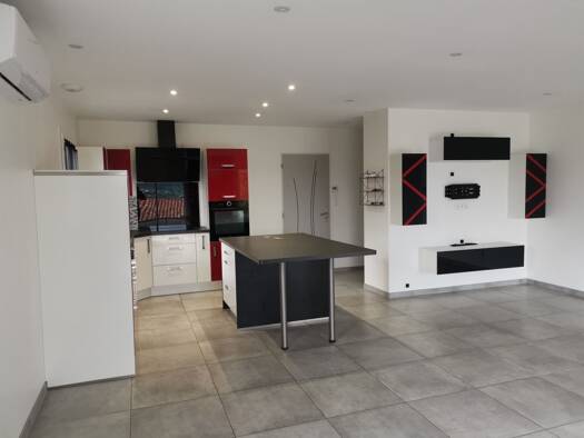 Maison de plain-pied à vendre 320 000 € 5 pièces 4 chambres 100 m² 956 m² de terrain Véranne 42520