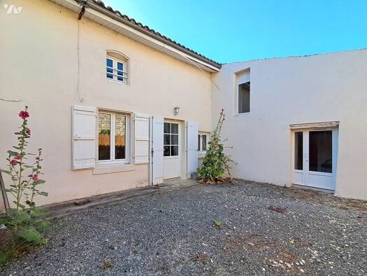 Maison à vendre 143 100 € 3 pièces 2 chambres 95 m² 231 m² de terrain Saint-Mandé-sur-Brédoire 17470