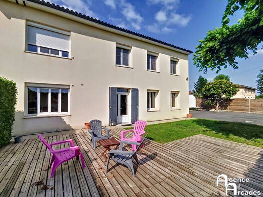 Maison à vendre 359 000 € 10 pièces 5 chambres 157 m² 960 m² de terrain Genissac 33420