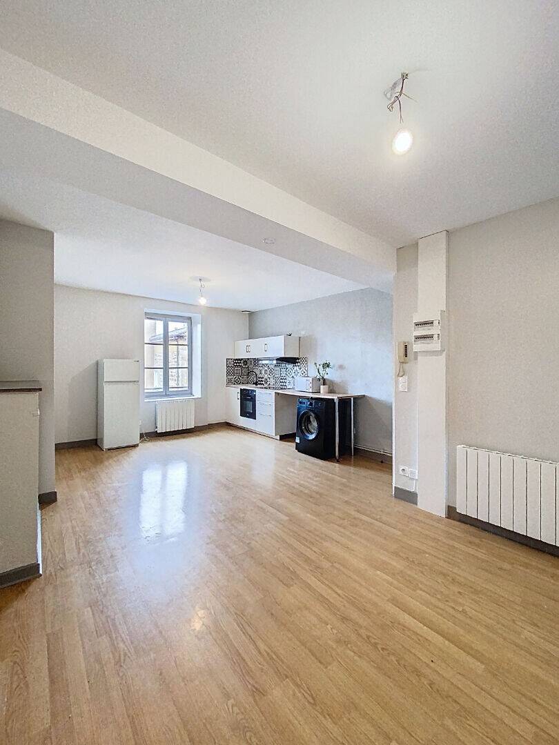 Maison à louer, 48m², SAINT ETIENNE DES OULLIERES