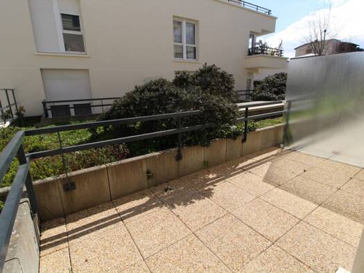 Appartement à vendre 128 400 € 1 pièce 23,6 m² RDC/3 Guyancourt 78280