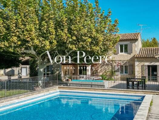 Maison à vendre 1 785 000 € 8 pièces 3 chambres 207 m² 2 825 m² de terrain Eygalières 13810