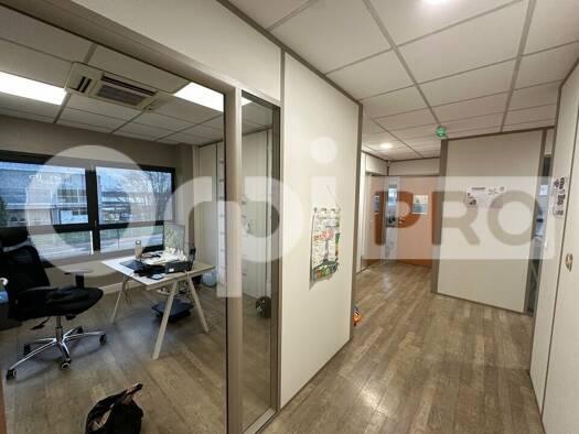 Espace bureau à louer 2 033 € 129 m² de bureaux divisible jusqu'à 129 m² Villefranche sur Saone 69400