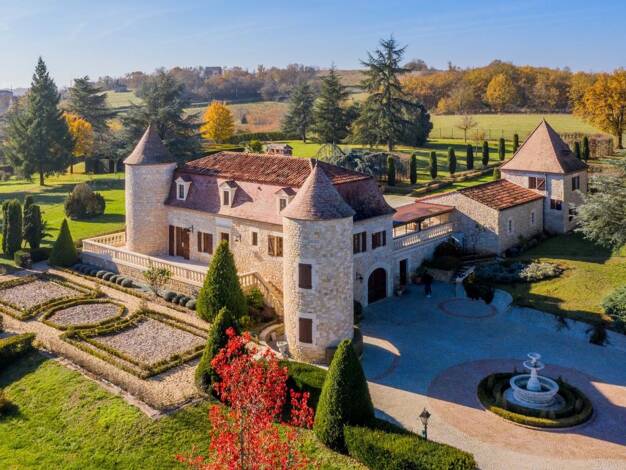 Château à vendre 1 563 000 € 12 pièces 7 chambres 300 m² 170 000 m² de terrain Cahors 46000