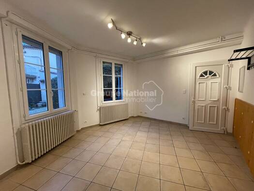 Maison de ville à louer 921 € 4 pièces 3 chambres 102 m² Nord Entraigues-sur-la-Sorgue 84320