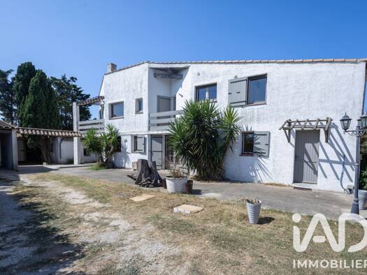 Maison à vendre 880 000 € 14 pièces 13 chambres 310 m² 2 637 m² de terrain Saintes-Maries-de-la-Mer 13460
