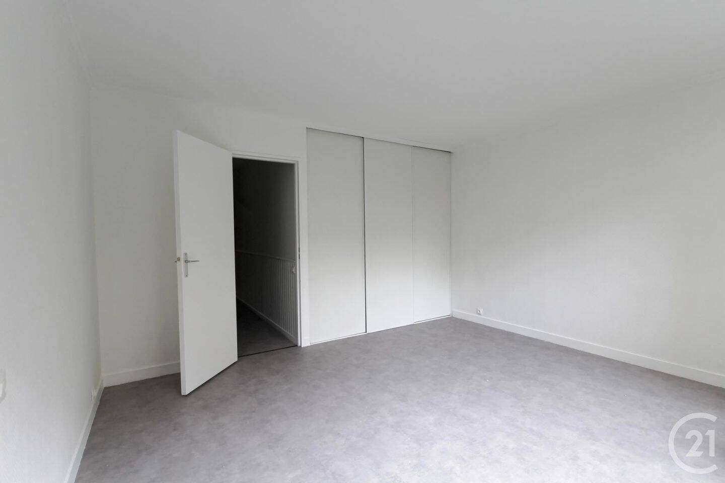 Maison à louer, 32m², COURBEVOIE