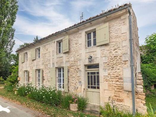 Maison à vendre 232 000 € 4 pièces 3 chambres 140 m² 1 200 m² de terrain La Gripperie-Saint-Symphorien 17620