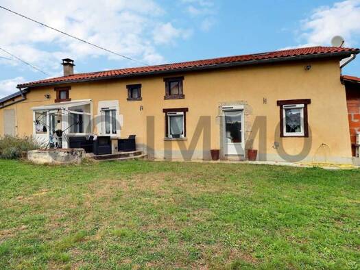 Maison à vendre 190 800 € 4 pièces 3 chambres 135 m² 579 m² de terrain Saint-Priest-Bramefant 63310