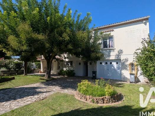 Maison à vendre 249 000 € 4 pièces 3 chambres 117 m² 432 m² de terrain Centre Ville Roquemaure 30150